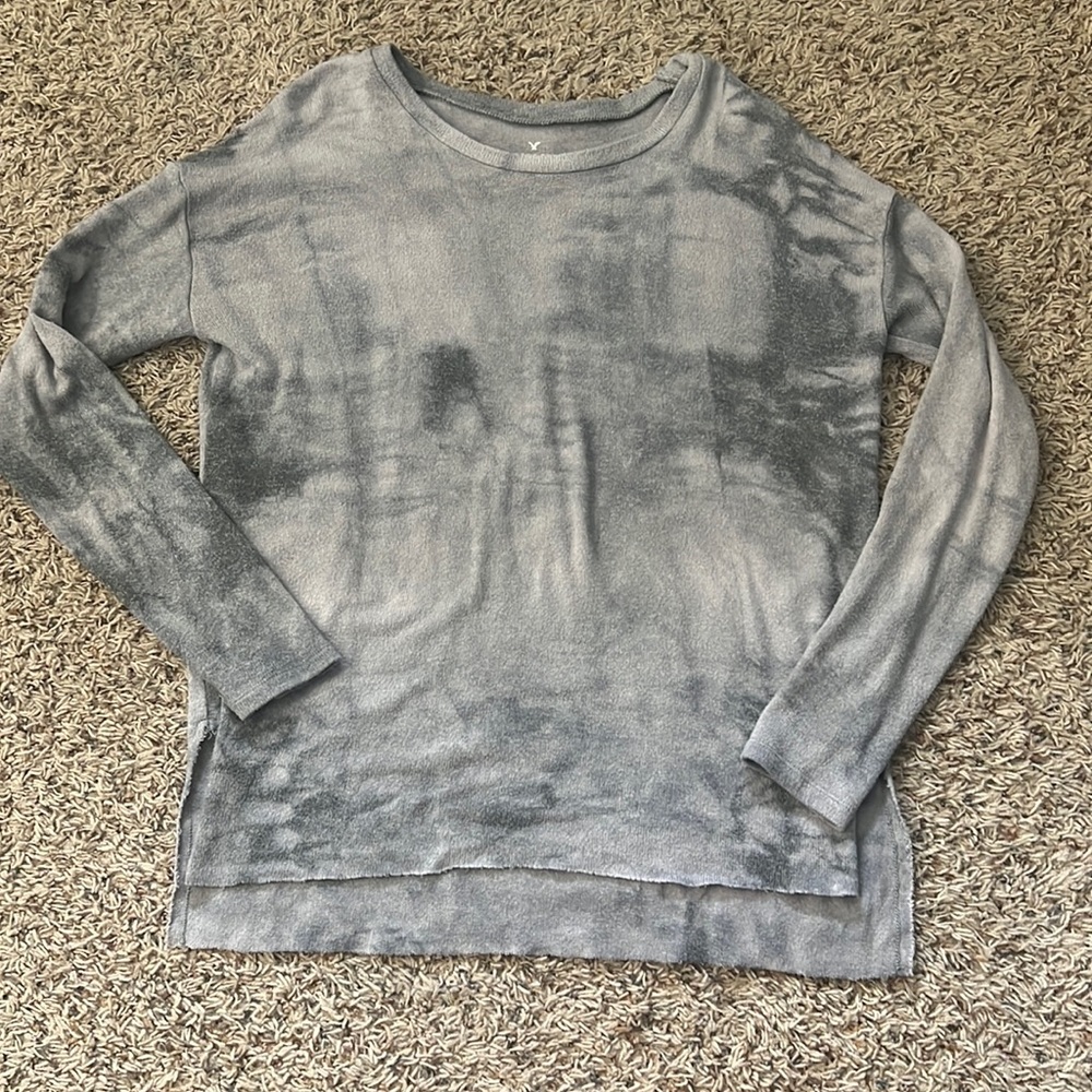 Super soft and stretchy sweater. Grey